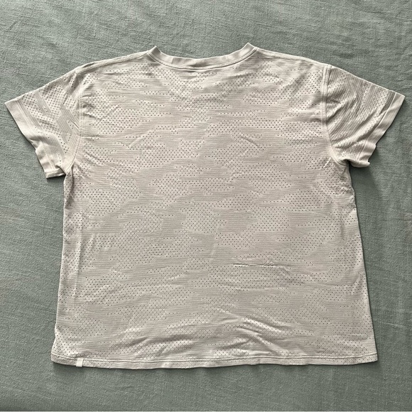 Lululemon Train To Be Short Sleeve Size 6 - Picture 6 of 6